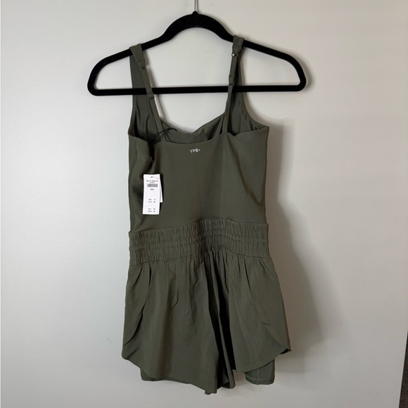 Abercrombie YPB sculpLUX Hybrid Flyaway Romper - Picture 3 of 3